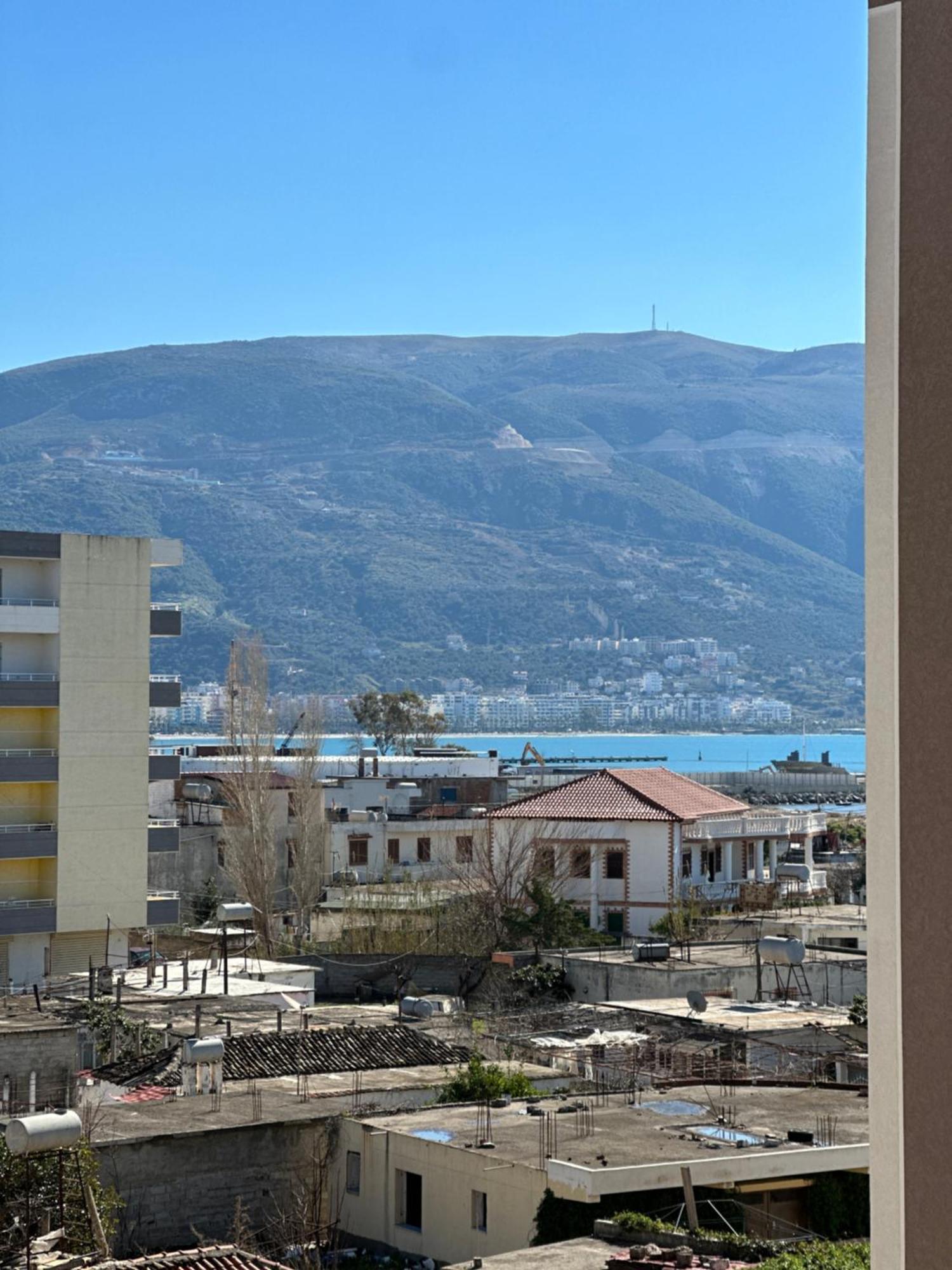 Beachfront Apartment With Balcony Vlorë Exteriér fotografie