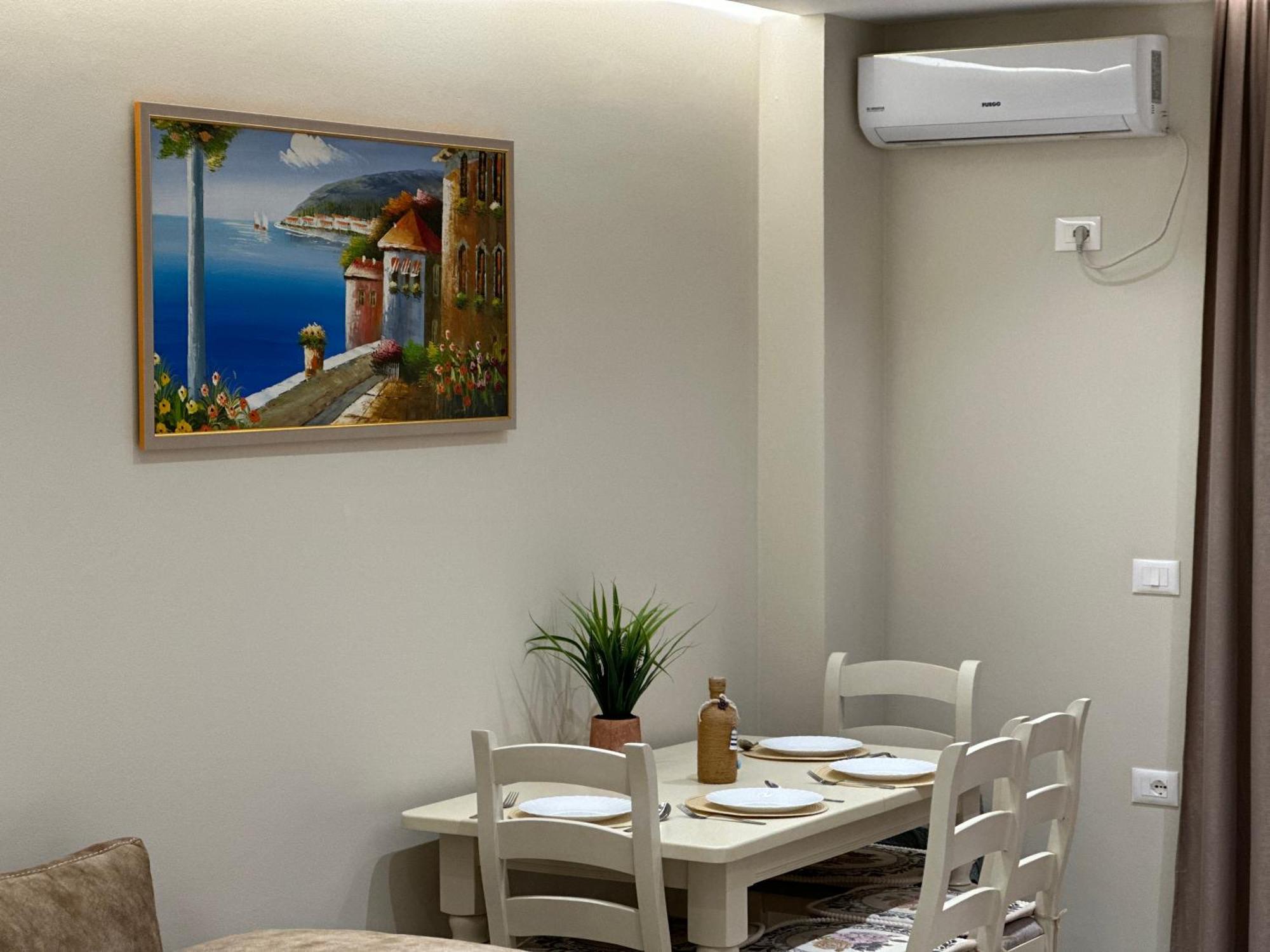 Beachfront Apartment With Balcony Vlorë Exteriér fotografie